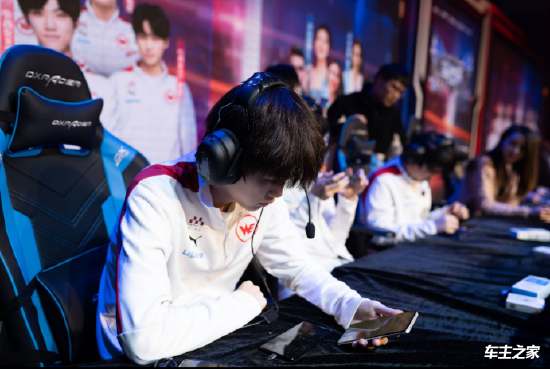 LGD官宣新赛季大名单：打野国豪，haichao中单，辅助金角